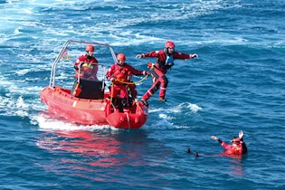Vježba članova Specijalne jedinice za spašavanje na vodi
